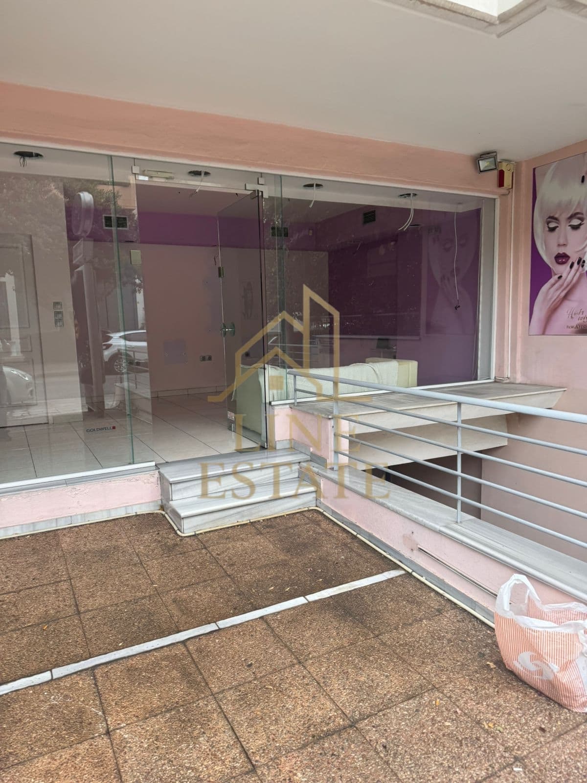 Retail Store in Plateia Ntavari, Palaio Faliro — Photo 2 of 9