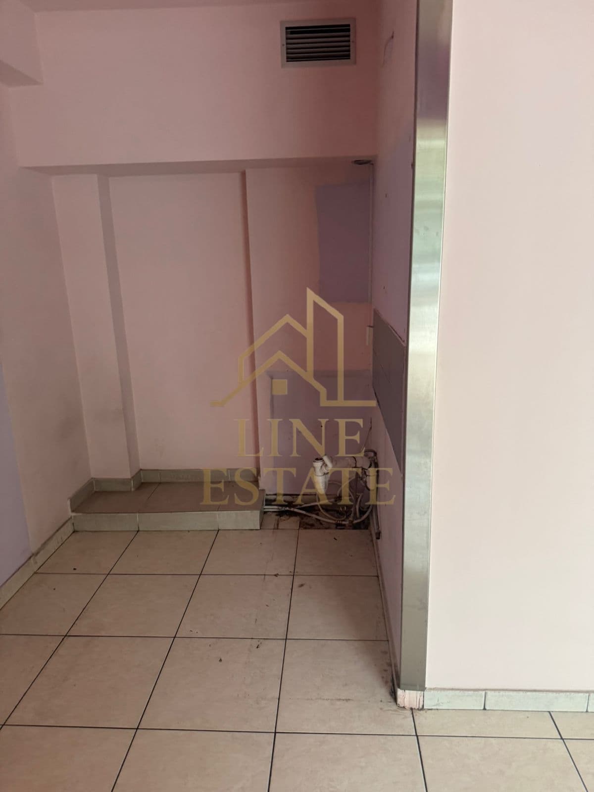 Retail Store in Plateia Ntavari, Palaio Faliro — Photo 8 of 9