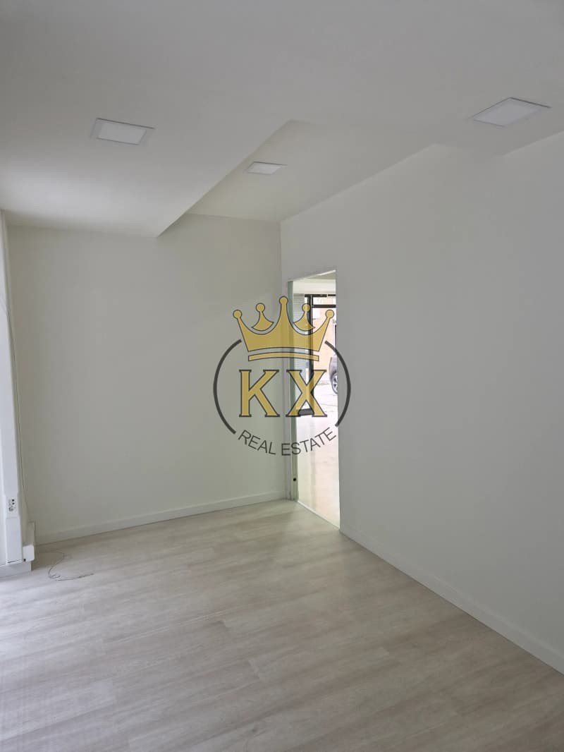Retail Store in Center, Agios Stefanos — Photo 4 of 6