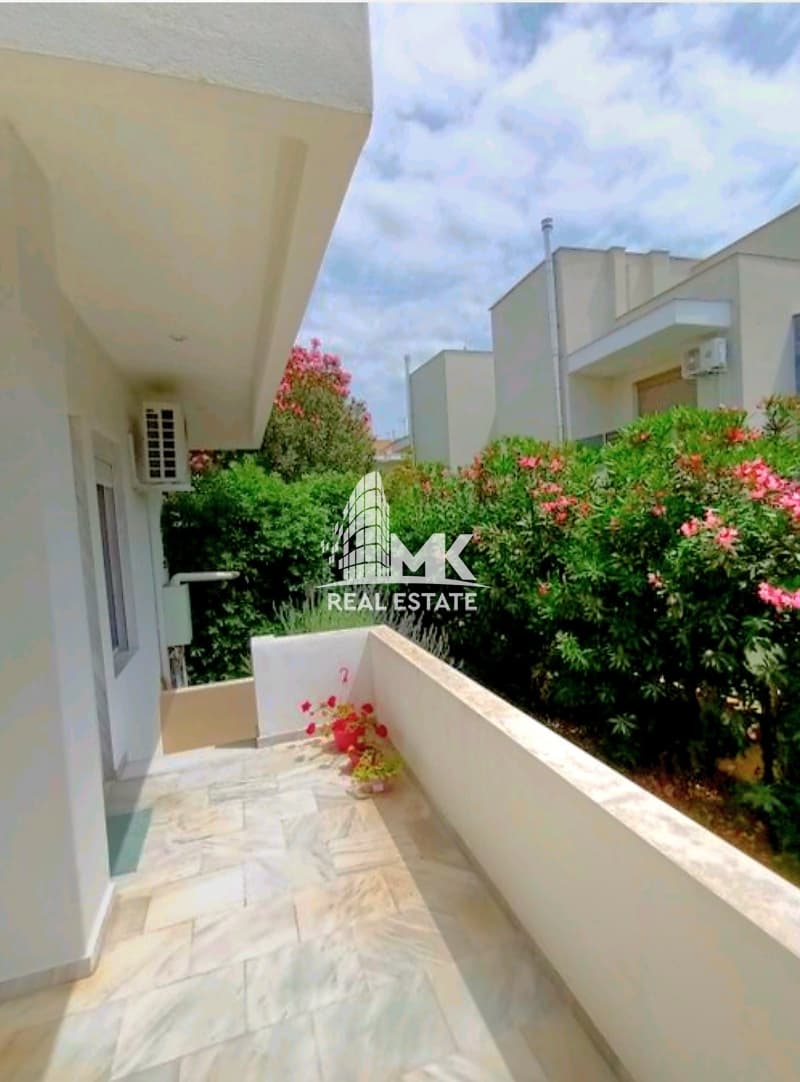 House in Panorama, Panorama — Photo 30 of 30