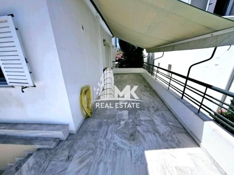 House in Panorama, Panorama — Photo 7 of 30