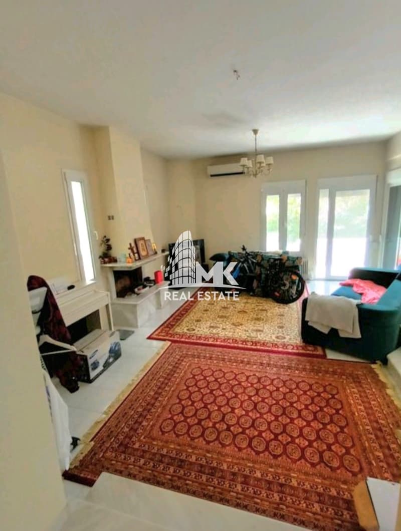House in Panorama, Panorama — Photo 24 of 30