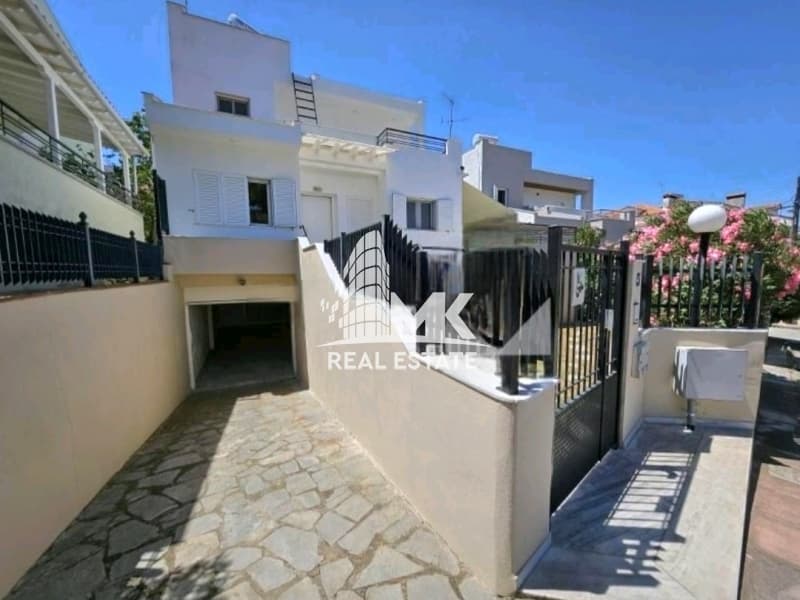 House in Panorama, Panorama — Photo 3 of 30