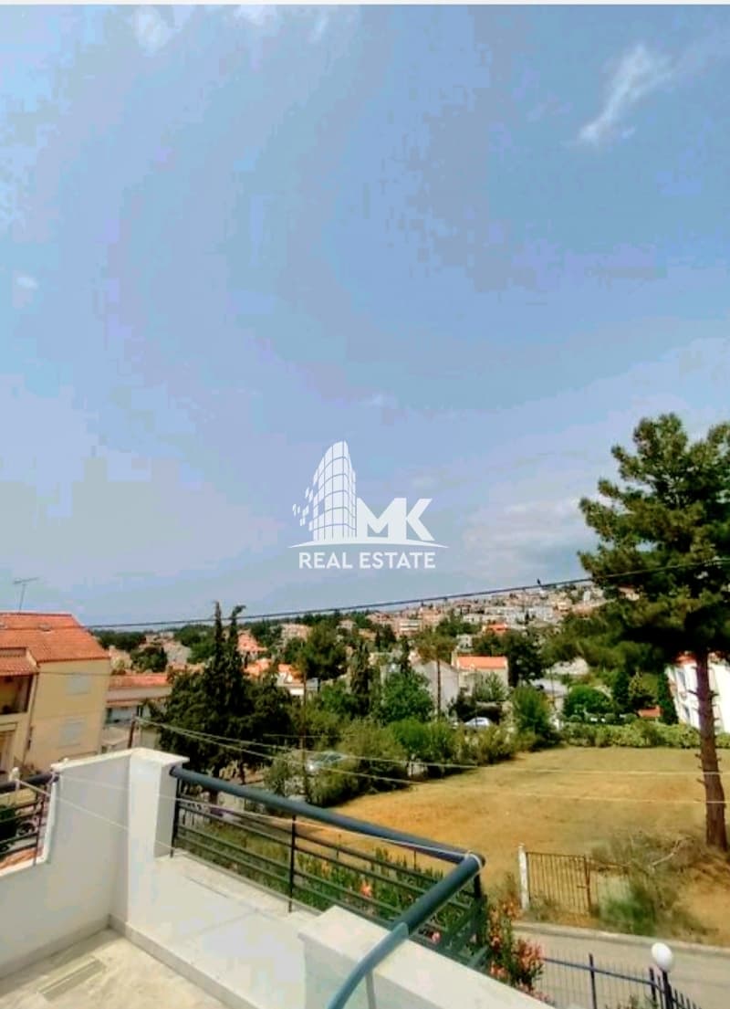 House in Panorama, Panorama — Photo 1 of 30