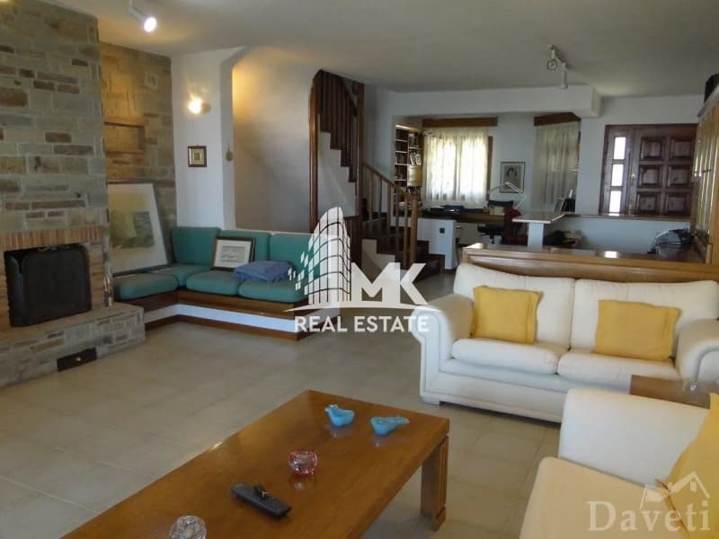 House in Panorama, Panorama — Photo 5 of 20
