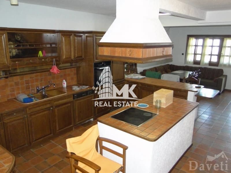 House in Panorama, Panorama — Photo 9 of 20