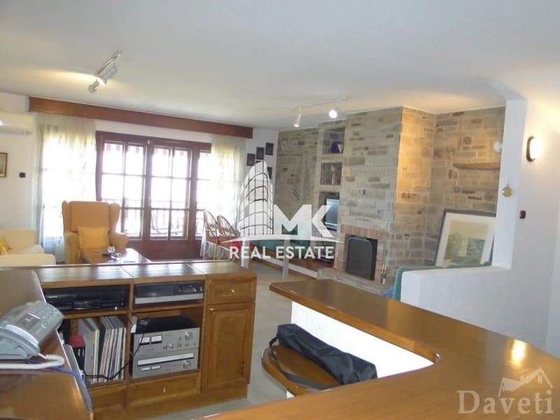 House in Panorama, Panorama — Photo 4 of 20
