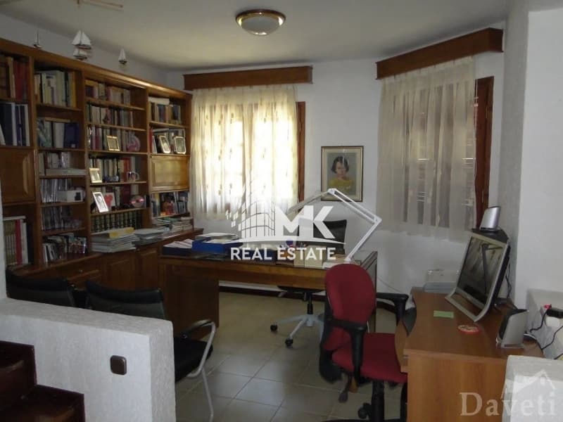 House in Panorama, Panorama — Photo 19 of 20