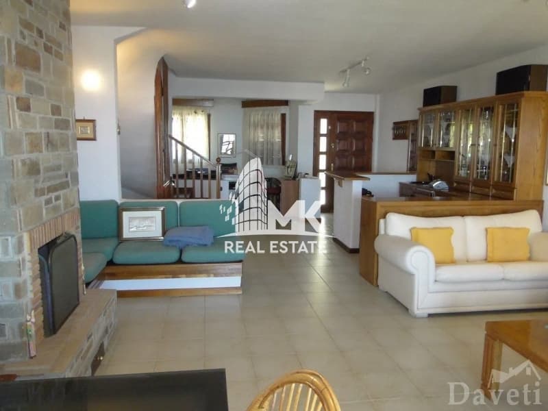 House in Panorama, Panorama — Photo 6 of 20