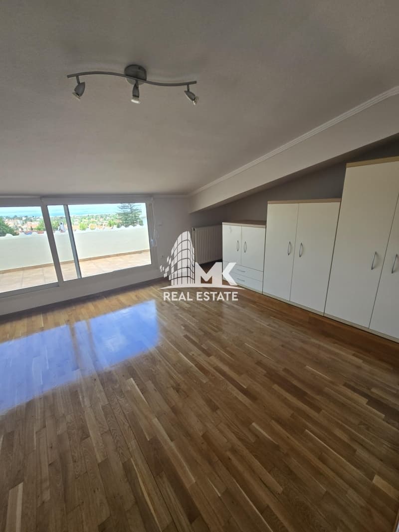 House in Panorama, Panorama — Photo 5 of 27