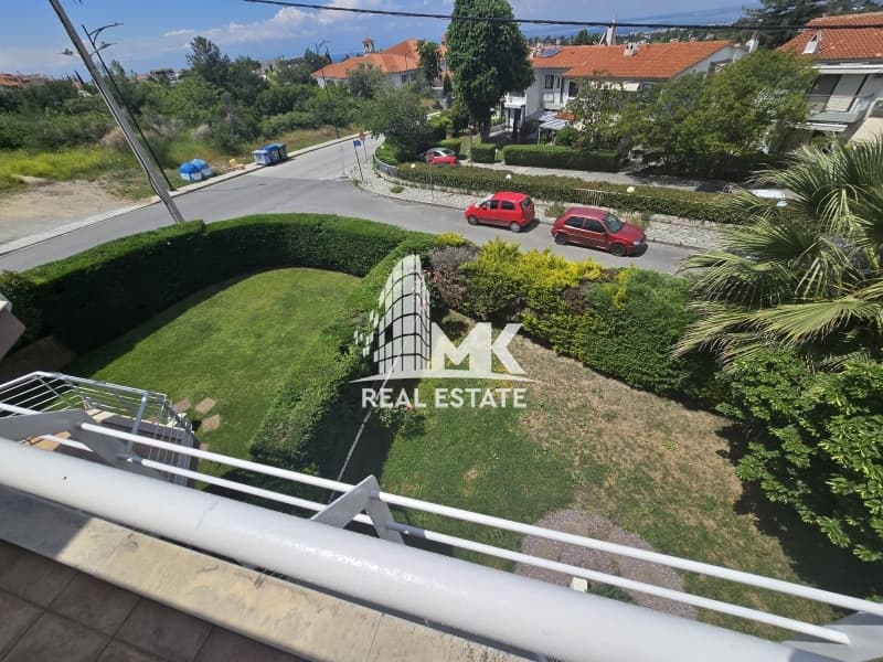 House in Panorama, Panorama — Photo 7 of 27