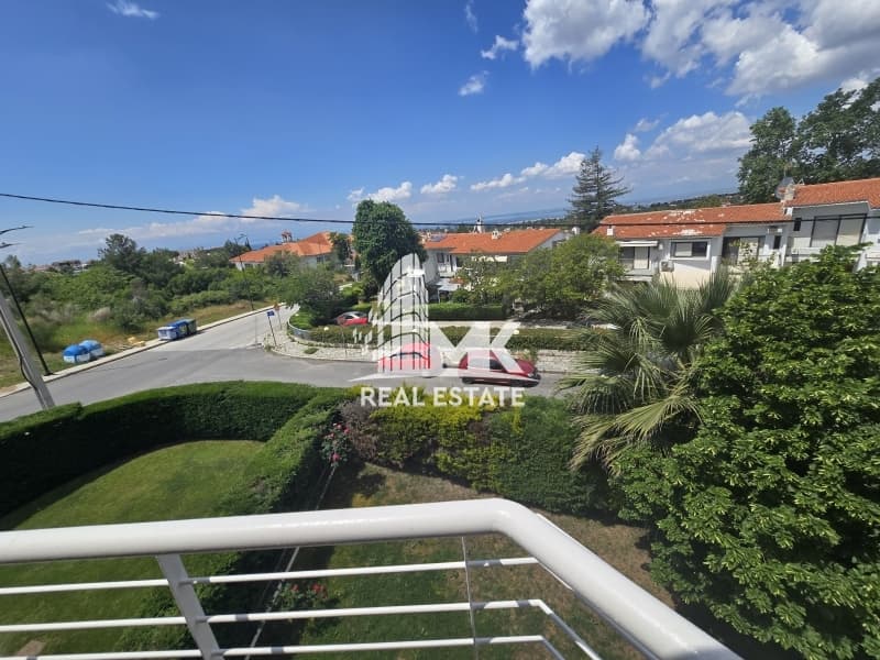 House in Panorama, Panorama — Photo 10 of 27