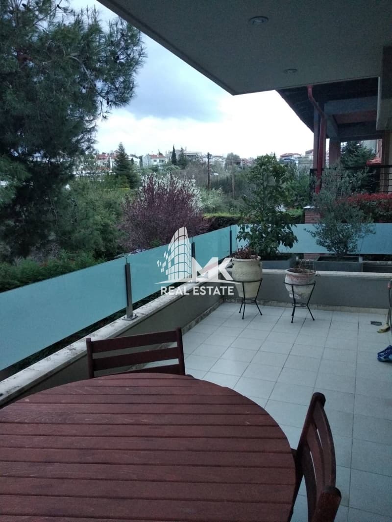 House in Panorama, Panorama — Photo 1 of 17