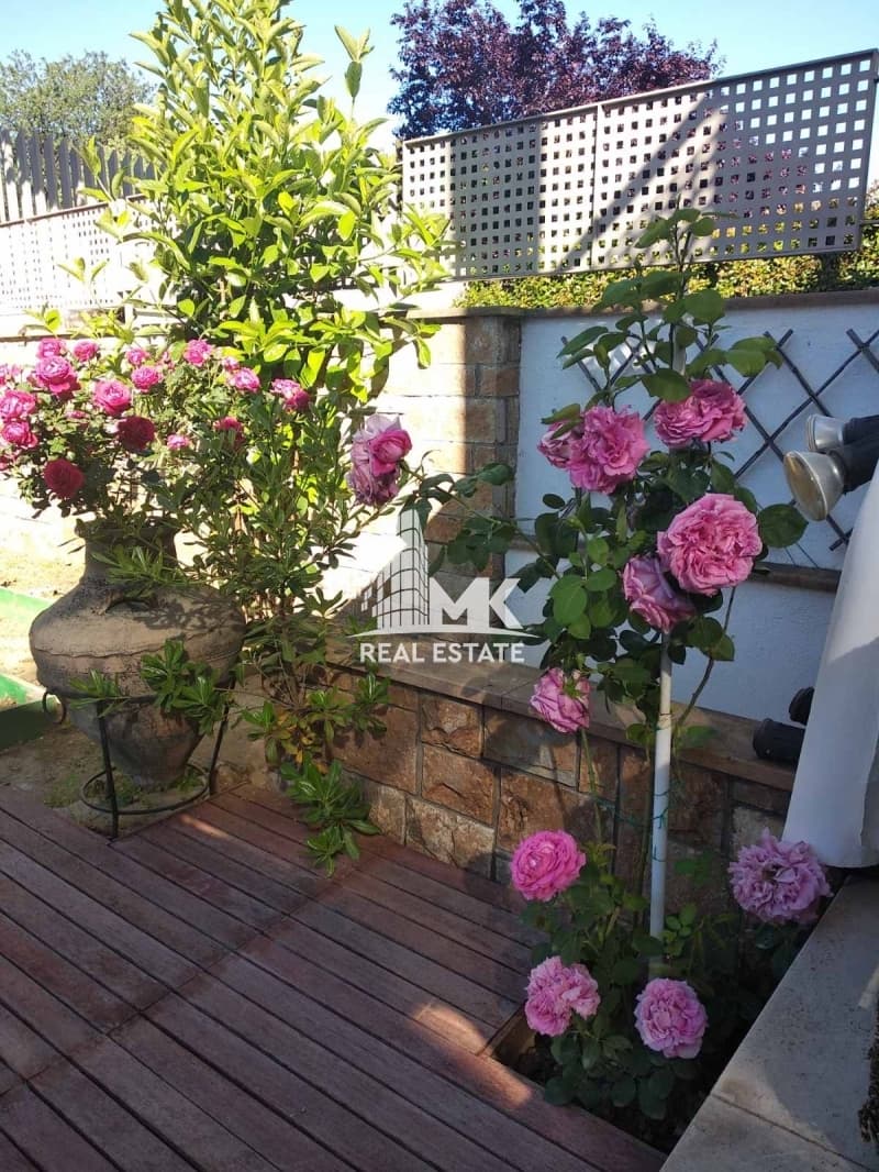 House in Panorama, Panorama — Photo 12 of 17