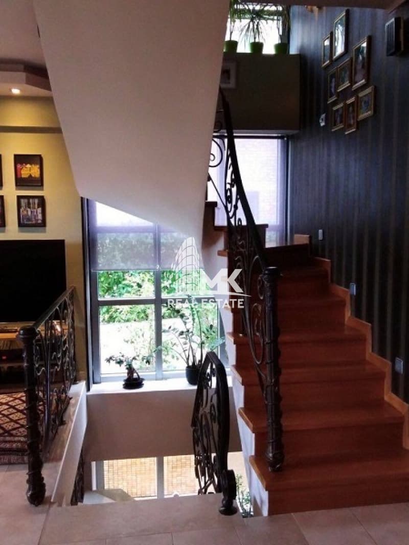 House in Panorama, Panorama — Photo 8 of 17