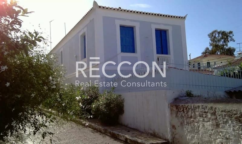 House in Kouzounos, Spetses — Photo 1 of 25