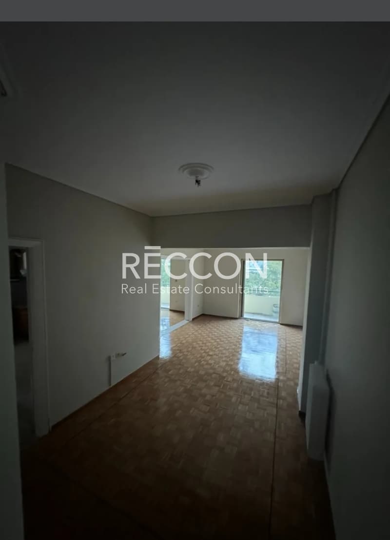 Apartment in Alsos, Nea Smyrni — Photo 1 of 18