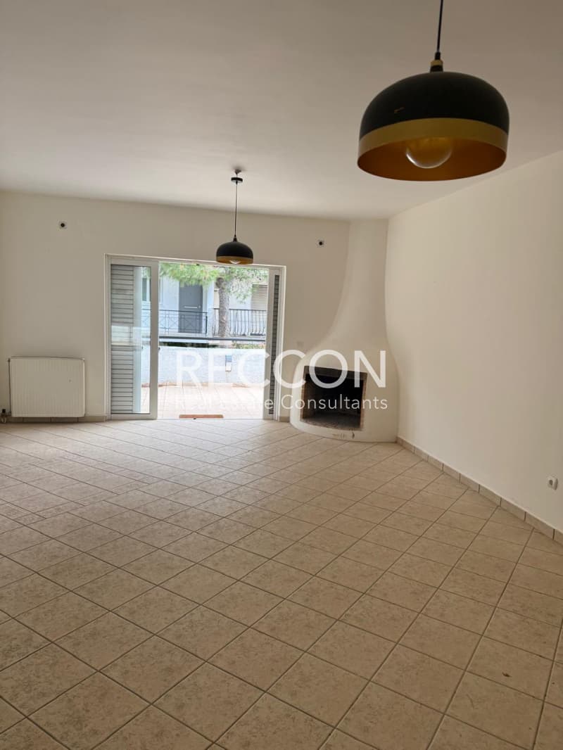 House in Politeia, Nea Erithraia — Photo 1 of 15