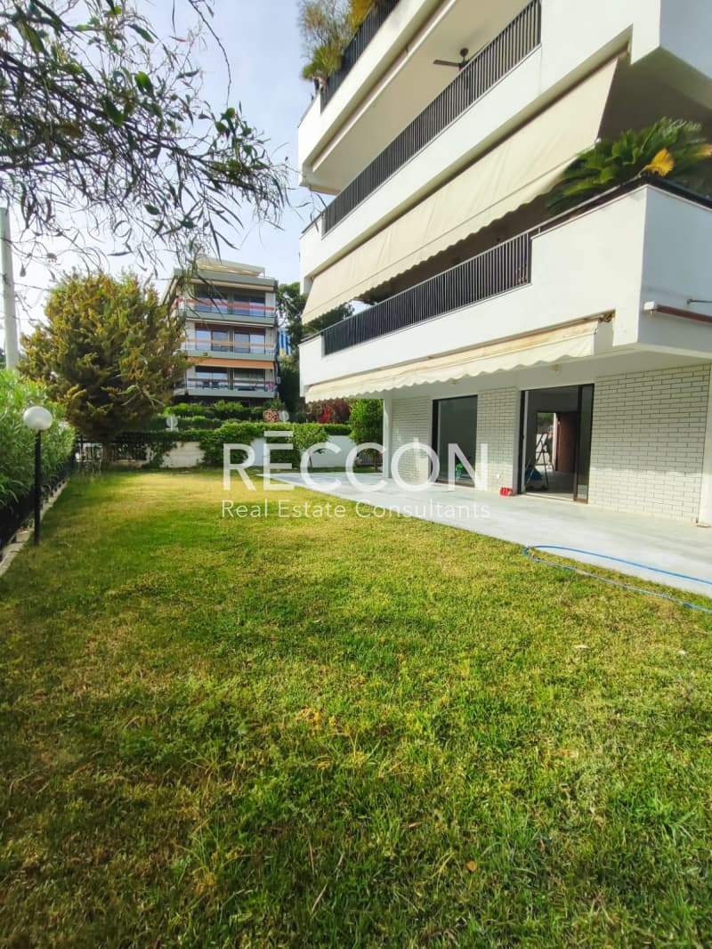Apartment in Center, Vouliagmeni — Photo 1 of 20
