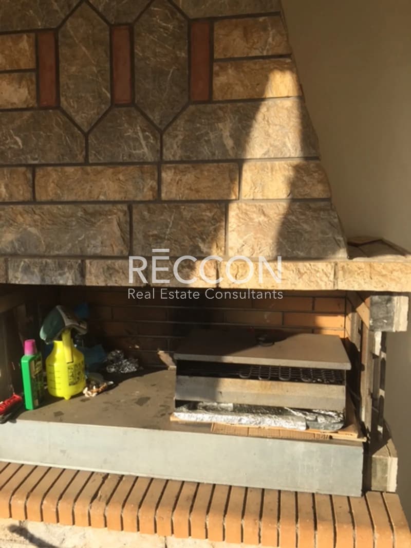 Apartment in Kareas, Vironas — Photo 8 of 11