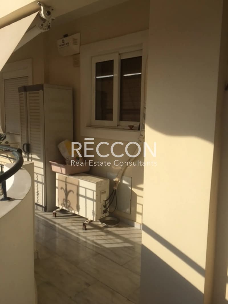 Apartment in Kareas, Vironas — Photo 9 of 11