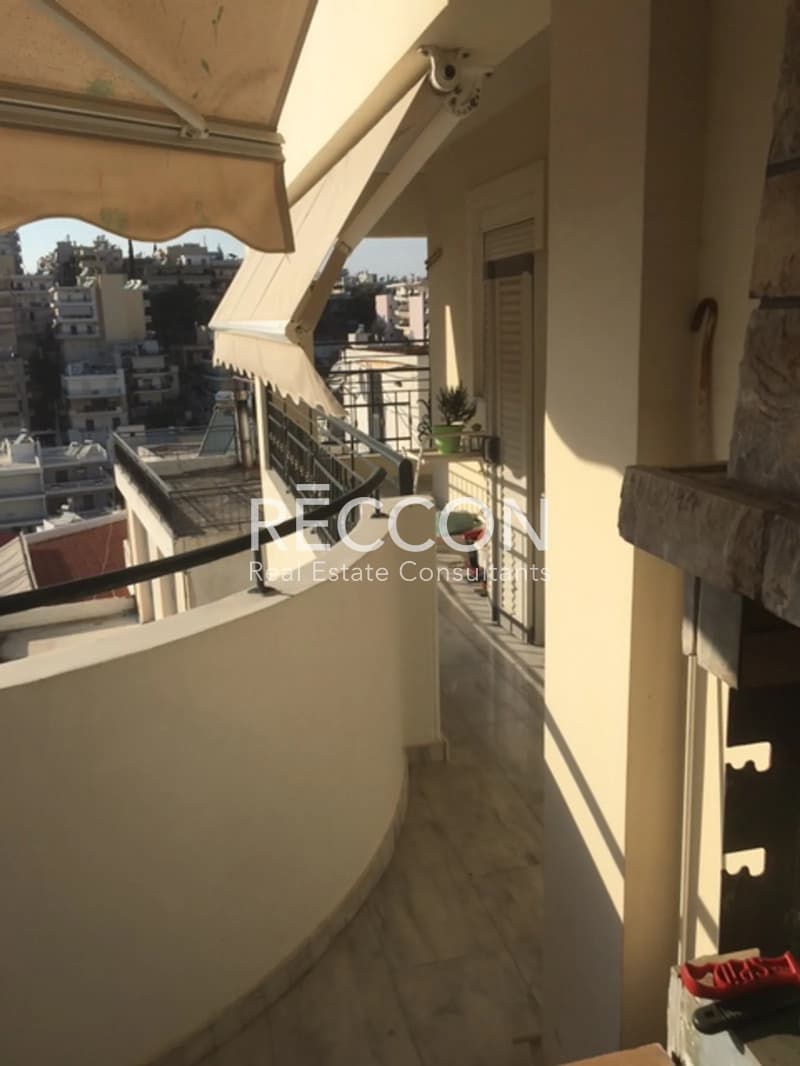 Apartment in Kareas, Vironas — Photo 11 of 11