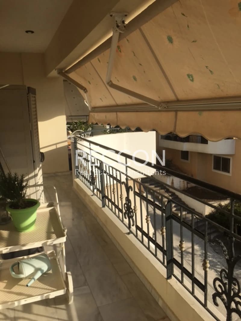Apartment in Kareas, Vironas — Photo 10 of 11