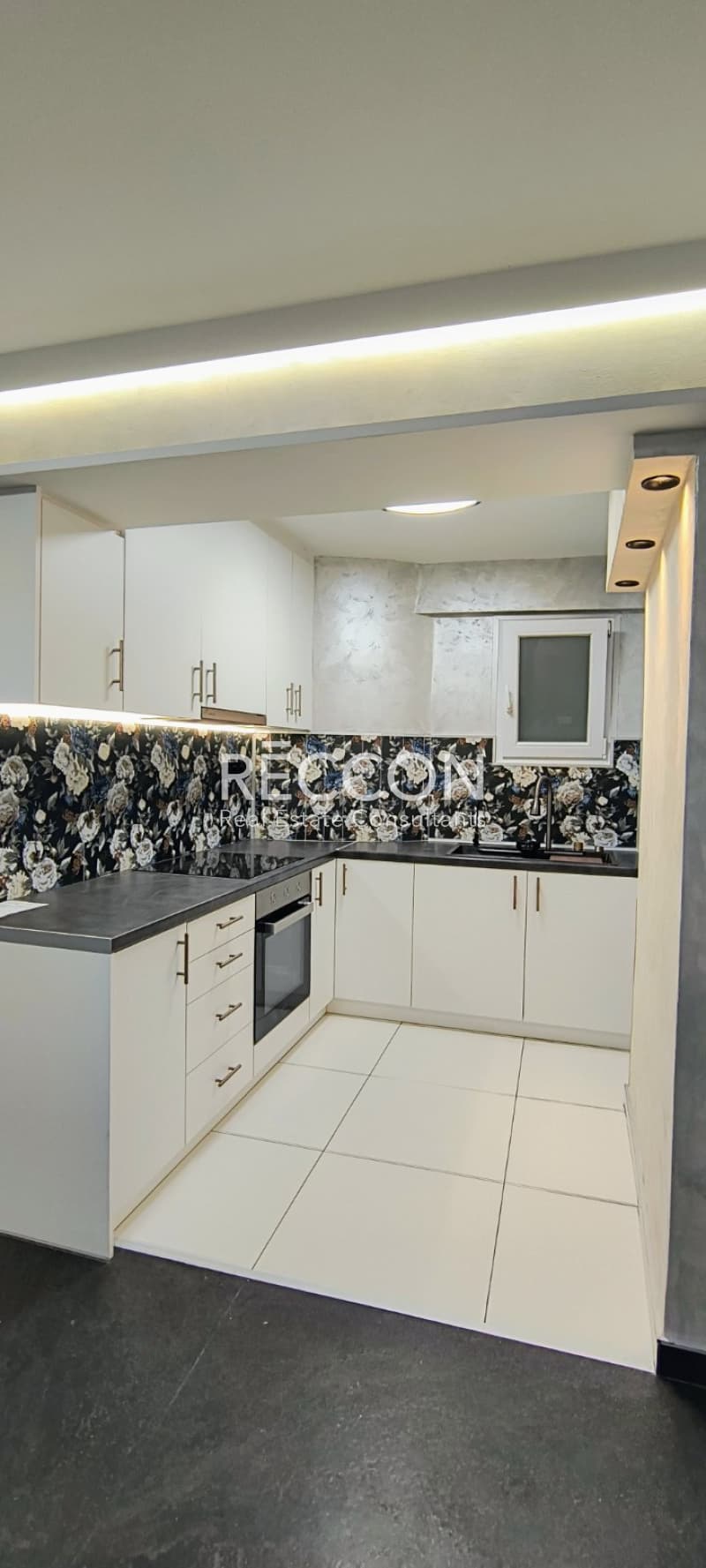 Apartment in Oria Imittou, Pagkrati — Photo 4 of 24
