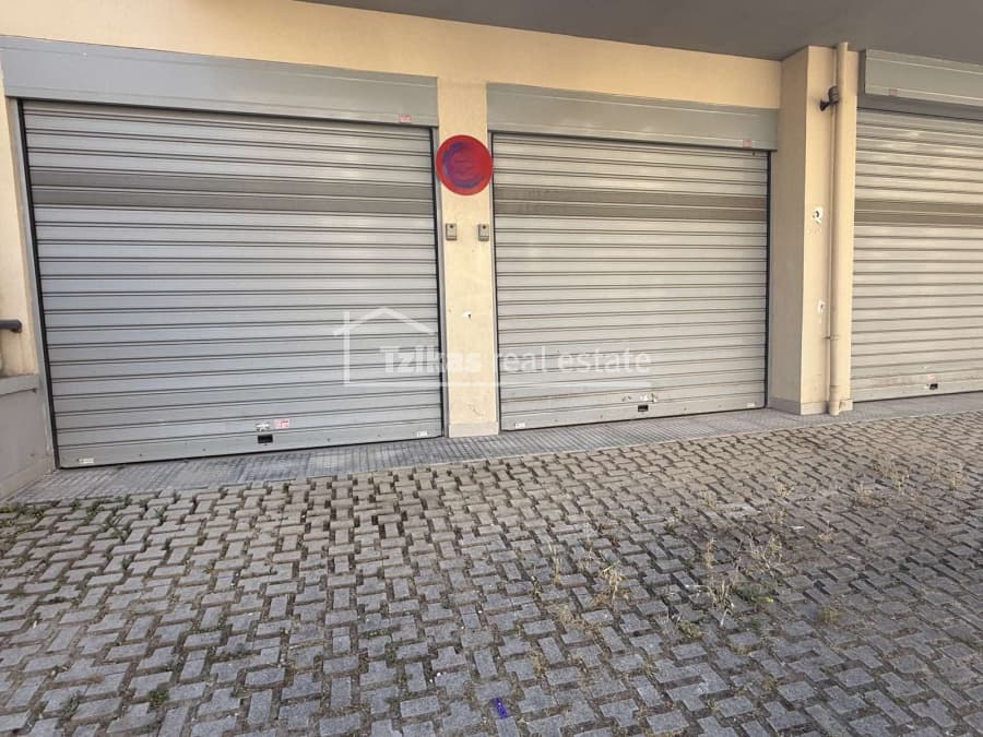 Parking Space in Foinikas, Kalamaria — Photo 1 of 3