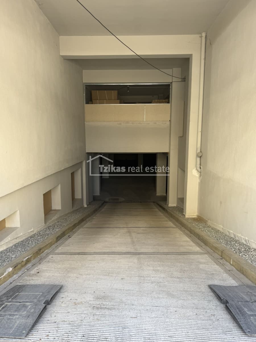 Parking Space in Agios Ioannis, Kalamaria — Photo 2 of 13